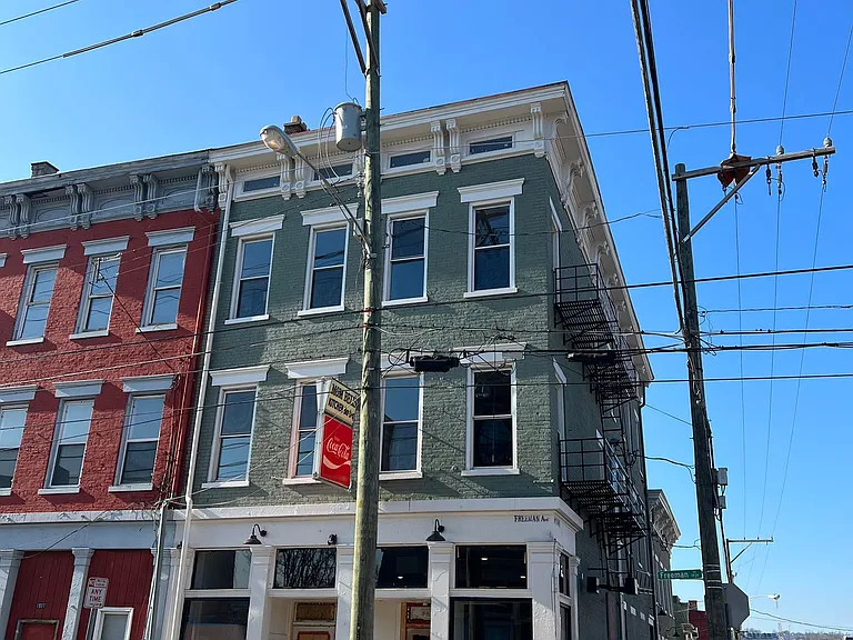 1007 Dayton St — Photo 2