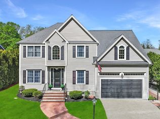 25 Carrolls Ln, Quincy, MA 02169