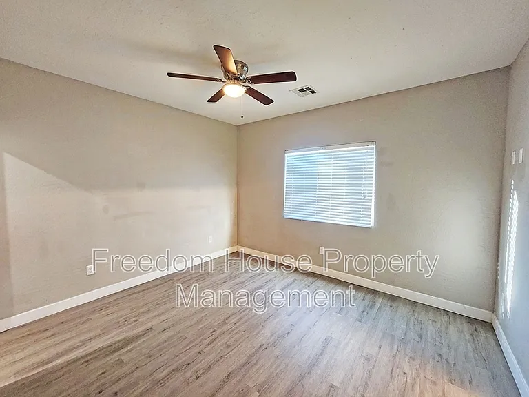 1121 Sixshooter Ave #2 — Photo 21