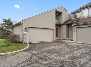 663 Camden Ct, Rochester, MI 48307