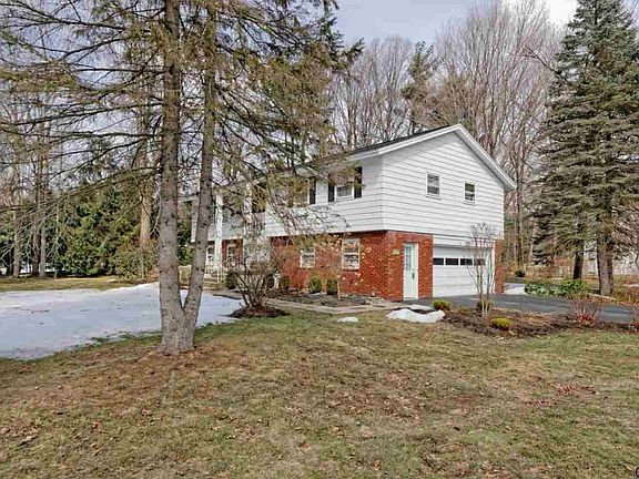2nd image of 15 Oakwood Blvd
