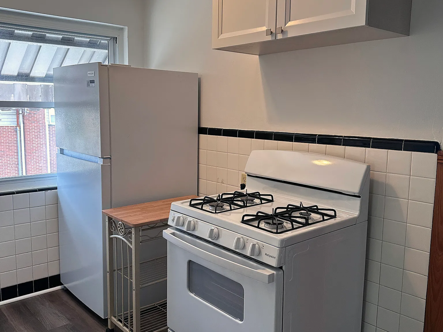 4111 Oakwood Ave — Photo 2