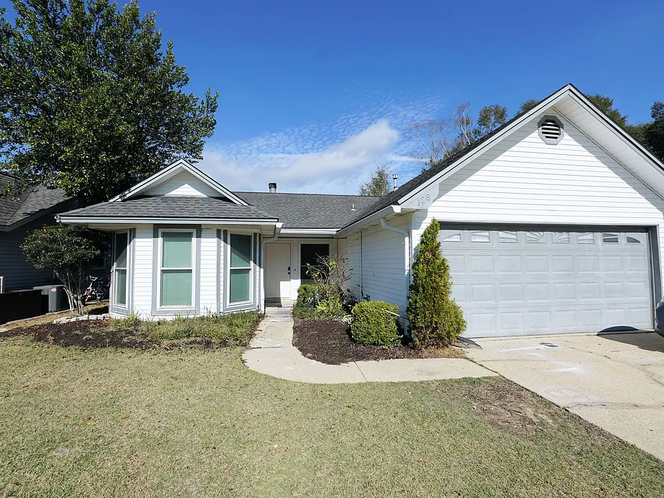 128 Midland Ct