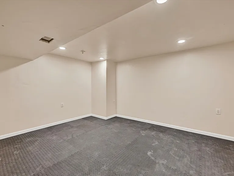 2019 S Fountain Green Rd — Photo 18