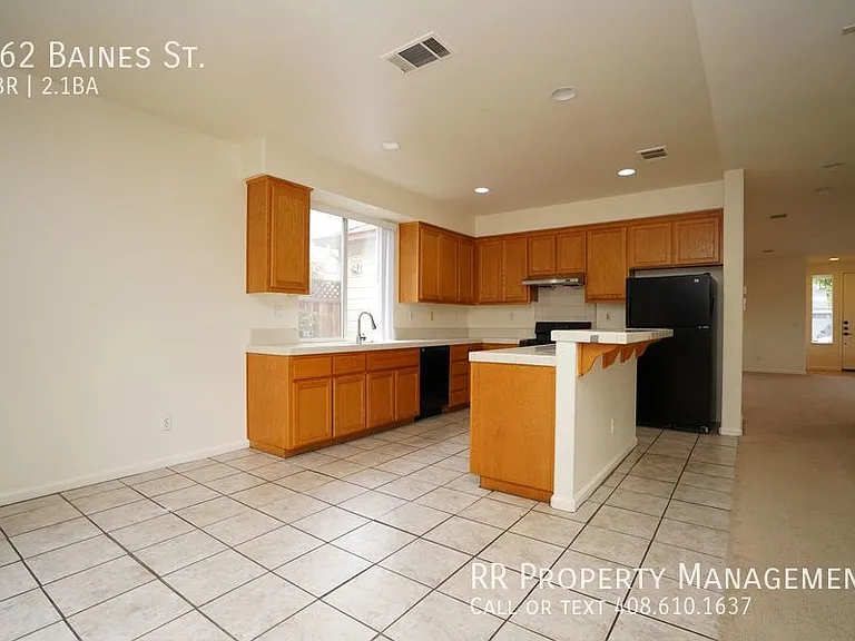 962 Baines St — Photo 9