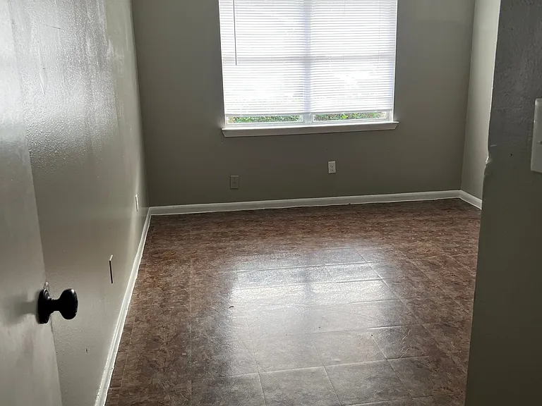411 E Whitney St #M — Photo 5