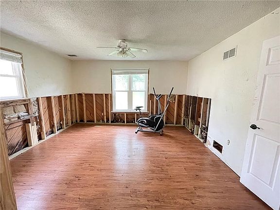 4th image of 5901 Berkley Dr