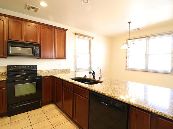 5th image of 2236 E Sunland Ave