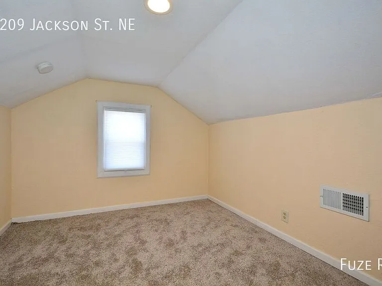 2209 Jackson St NE — Photo 13