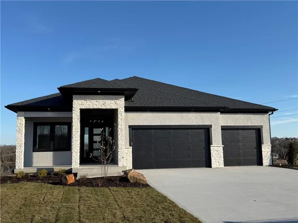 9027 Freedom Cir, Lenexa, KS 66227