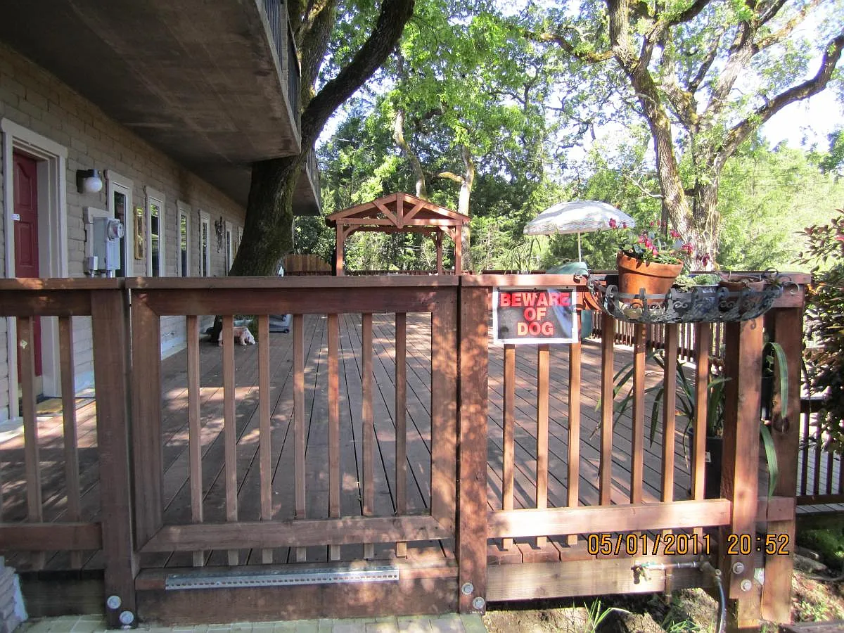 641 Glorietta Blvd photo 1