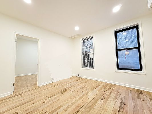 2nd image of 188 Norfolk St #6R