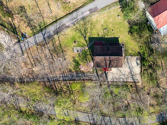 3rd image of 5581 Shawnee Dr