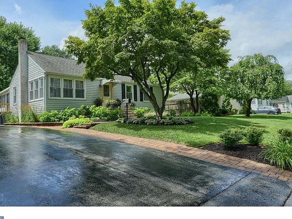 2nd image of 416 Anderson Ave