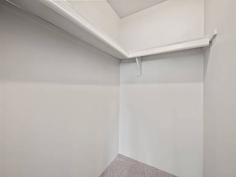Chalet Villa Lakefront Community — Photo 31