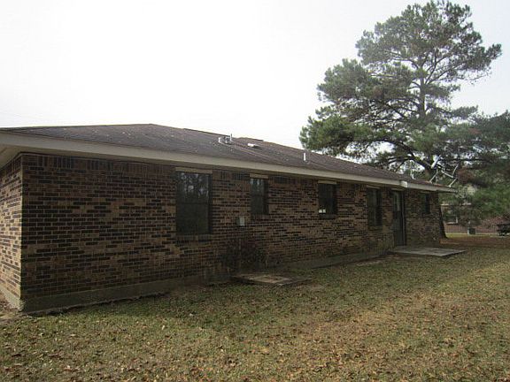 2nd image of 966 Shirley Dr