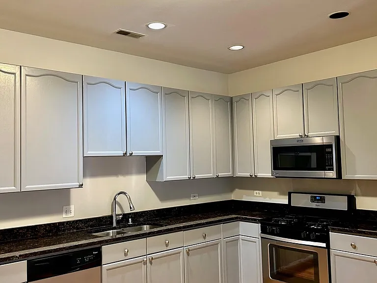 3952 N Greenview Ave #1 — Photo 9