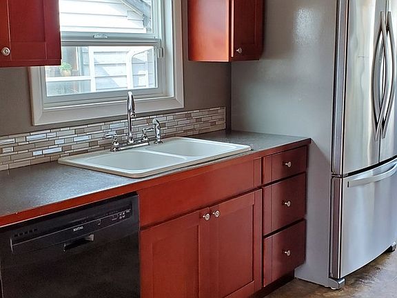 3rd image of 4856 Naomi St NW