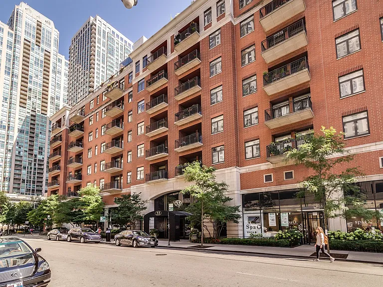 33 W Huron St #305 — Photo 24