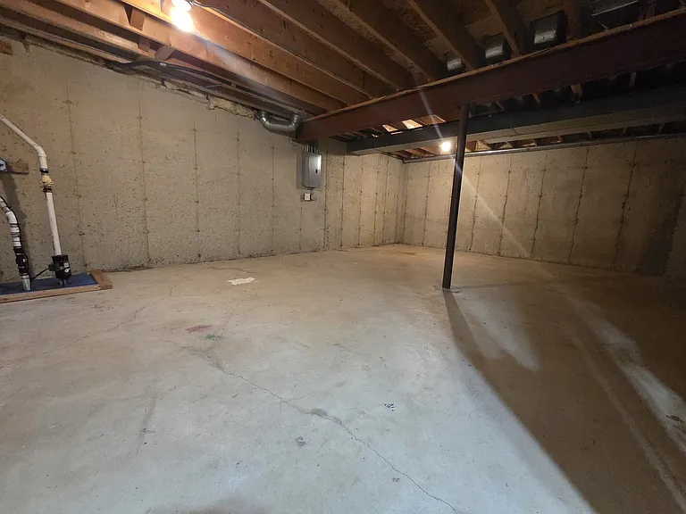 1485 Exeter Ln — Photo 16