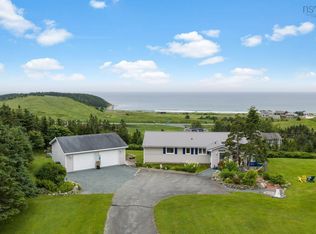 9 Leeward Ln, East Lawrencetown, NS B2Z 1V2