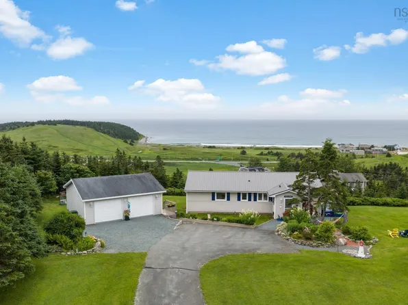 9 Leeward Ln, East Lawrencetown, NS B2Z 1V2