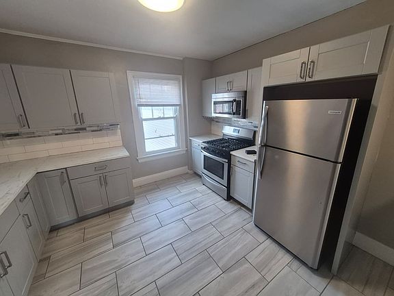 4th image of 353 Taylor Ave #3