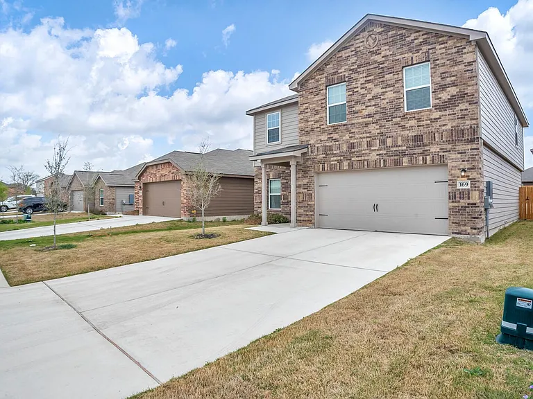 169 Allington Cir — Photo 3