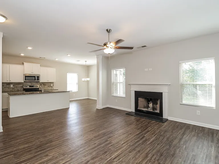 357 Daffodil Dr — Photo 4