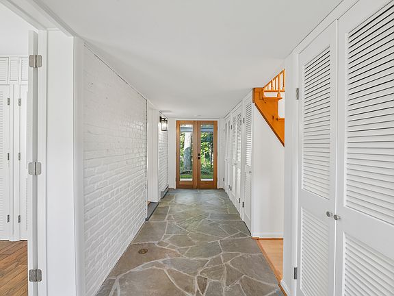 3rd image of 1106 Westbriar Ct NE
