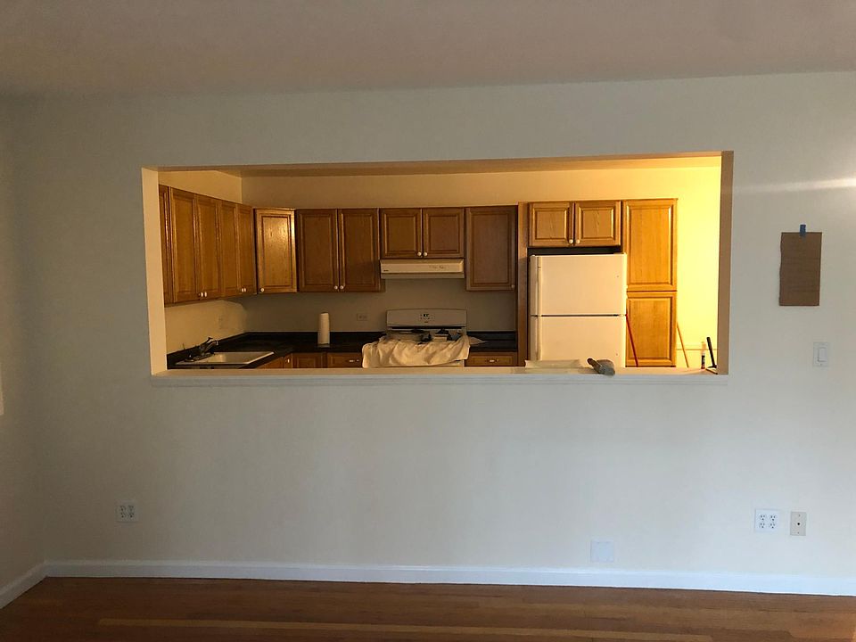 1st image of 13 Linwick Pl #1