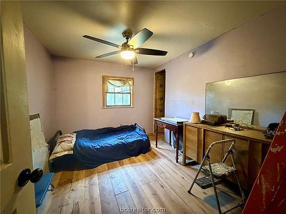 3rd image of 1280 Lakeview Dr