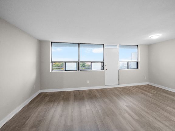 4th image of 2170 Sherobee Rd Unit B