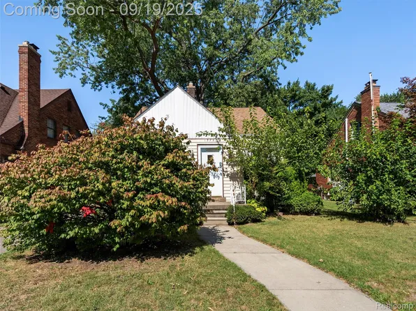 15723 Deerfield Ave, Eastpointe, MI 48021