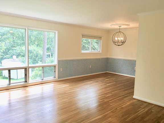 Airy Living & Dining Rooms