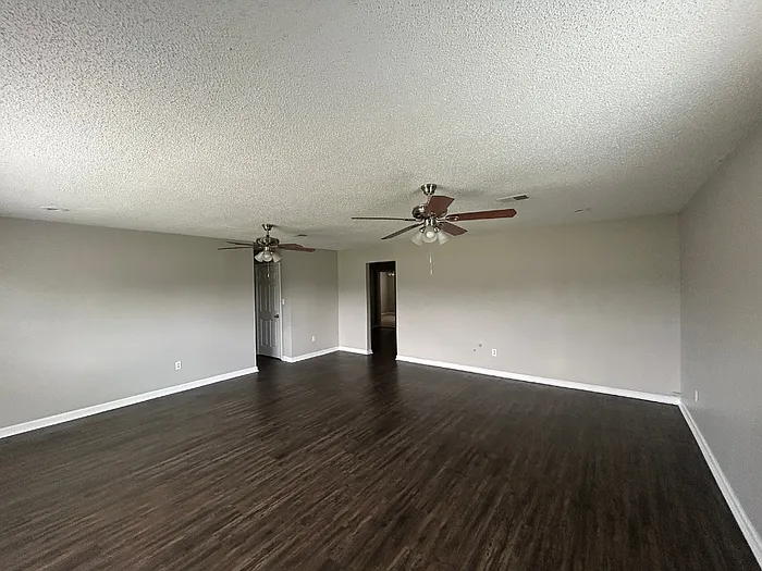 4 bed, 3.0 bath, 2046 sqft, $1,895 — Photo 4