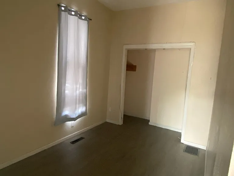 605 N Market St — Photo 7