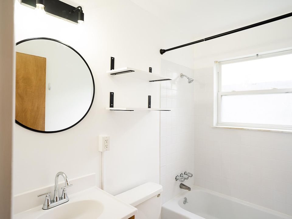 1st image of 905 Doro Ln