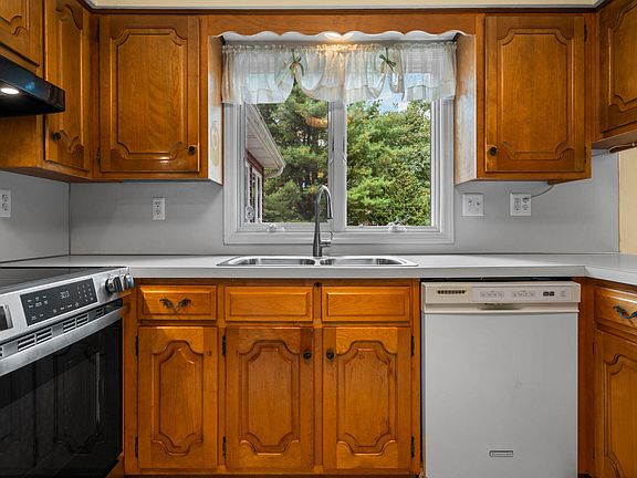 3rd image of 3390 Clover Dr
