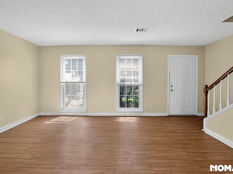 1028 Jeanette Ln — Photo 11