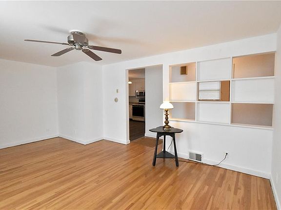 5th image of 248 Oakridge Ave
