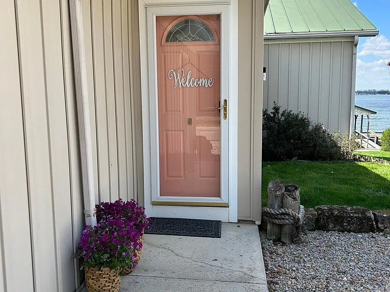 3788 S Bank Rd NE — Photo 8