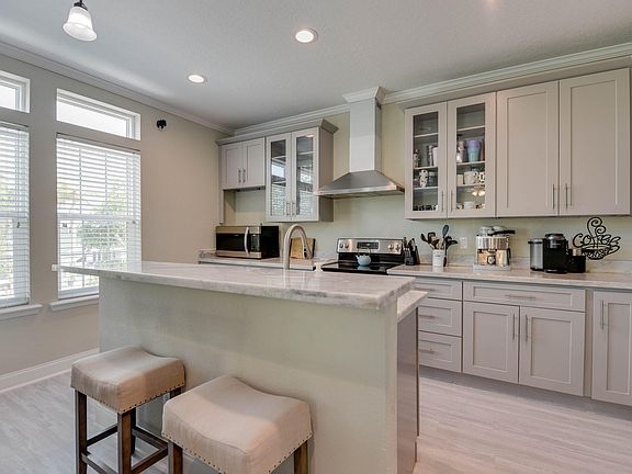 5th image of 27449 Saint Vincent Ln