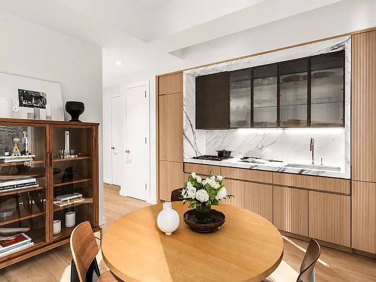 135 E 47th St #4B — Photo 1