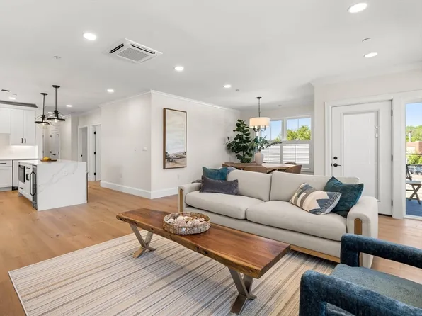 16 Franklin St #1303, Salem, MA 01970