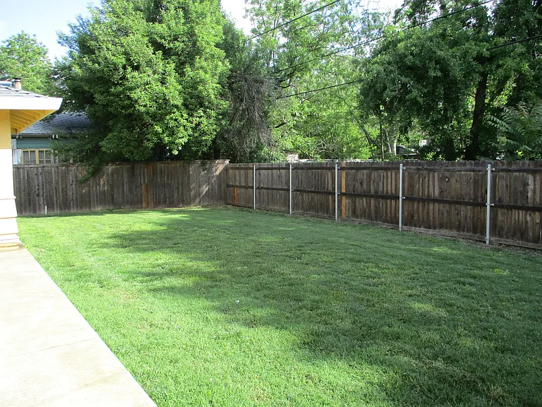 1608 Laburnum Ave — Photo 16
