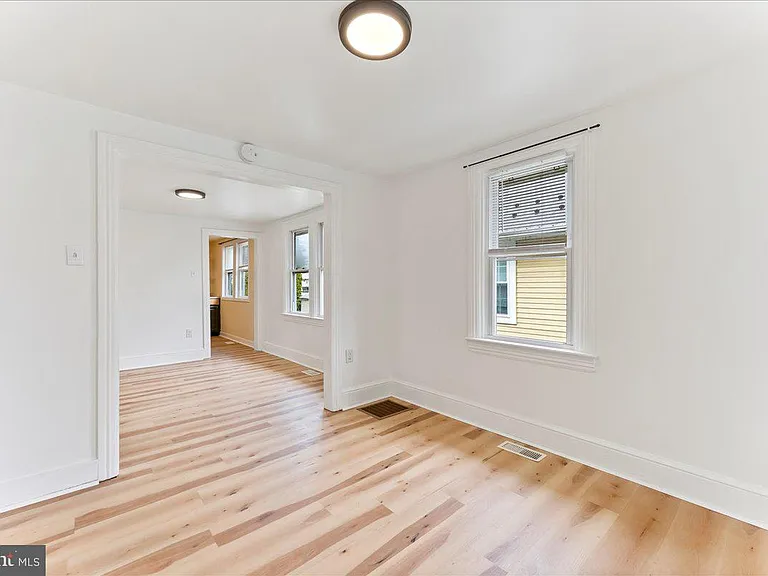 251 Hickory St — Photo 4