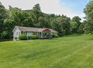 510 Mitchell Creek Rd, Fairview, NC 28730