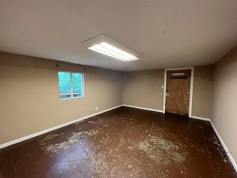 202 Warren St — Photo 8