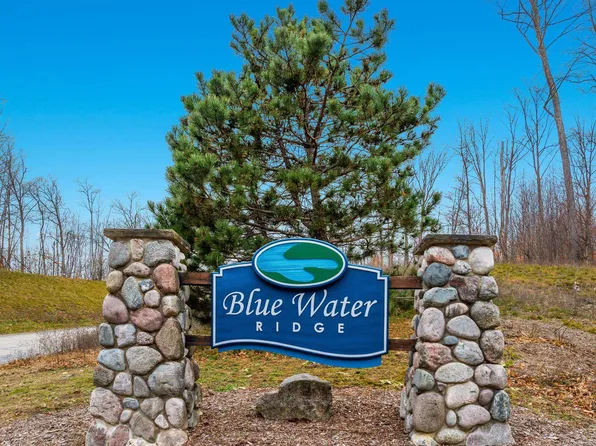 1909 N Blue Water Ct #9, Suttons Bay, MI 49682
